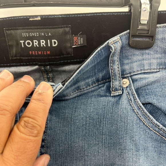 Torrid Denim Jean Premium Wash Distressed 22R - Picture 6 of 7